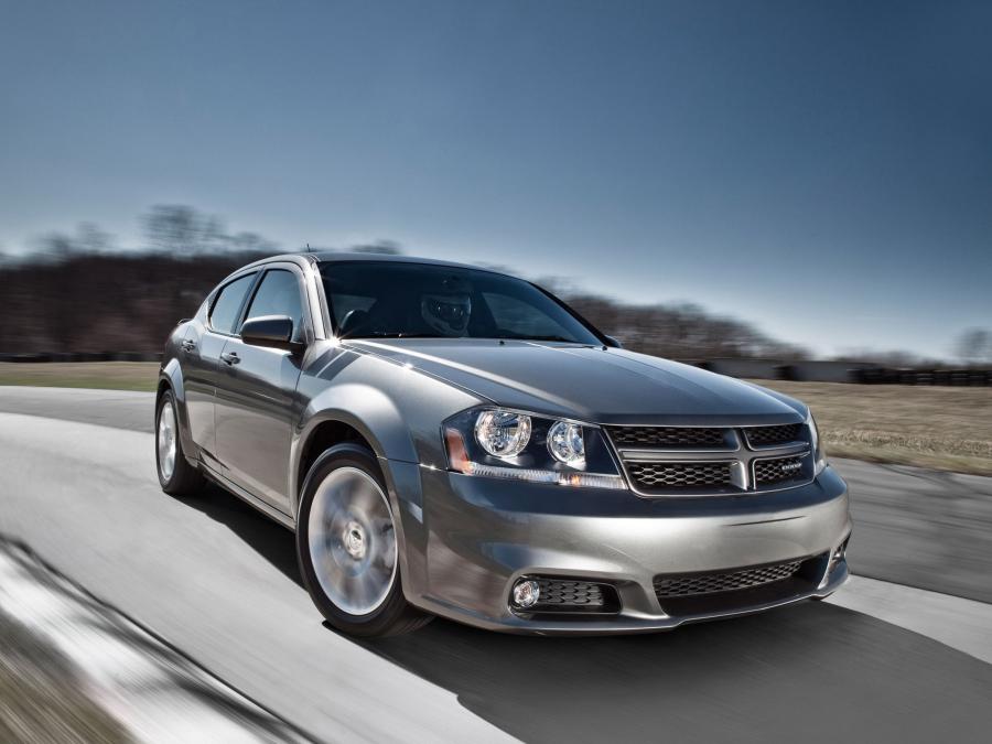  Dodge Avenger R/T 2011 года  (фото 9 из 12)